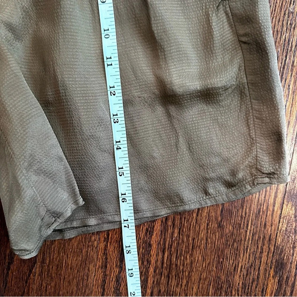 Everlane The Satin Pull-On 5" Short with Pockets Size XS. Olive Green T1022 - Picture 8 of 11